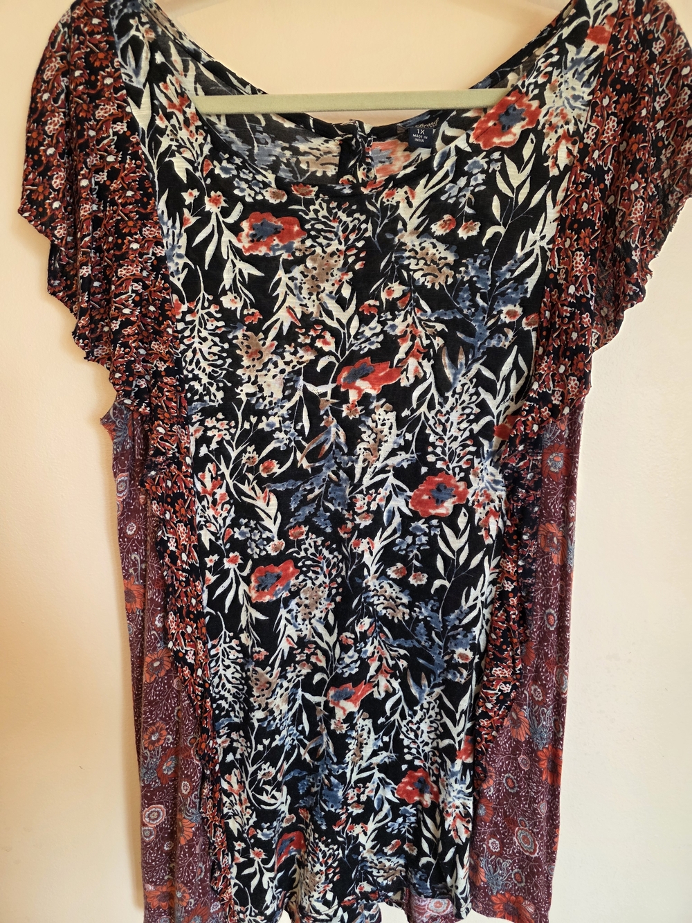 Lucky Brand Indian Block Print SS Women's Top - Grey w Red And Cream Accents 1X